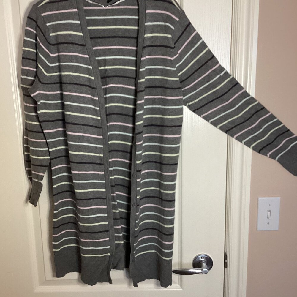 Torrid Women's Long Knit Cardigan Size 0 Gray Striped Button Down Front Soft